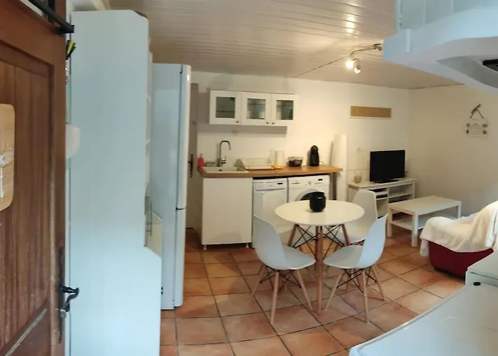 En Rez De Jardin Et Terrasse Dans Apartment Hyères