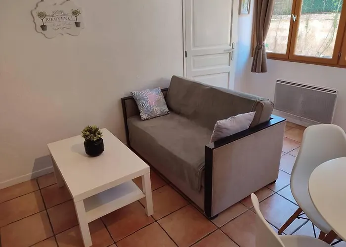 En Rez De Jardin Et Terrasse Dans Apartment