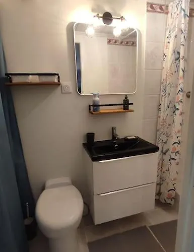 En Rez De Jardin Et Terrasse Dans *