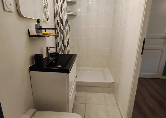 En Rez De Jardin Et Terrasse Dans Apartment Hyères