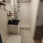 En Rez De Jardin Et Terrasse Dans Appartamento Hyères