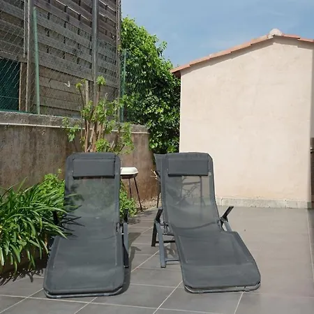 Апартаменти En Rez De Jardin Et Terrasse Dans *