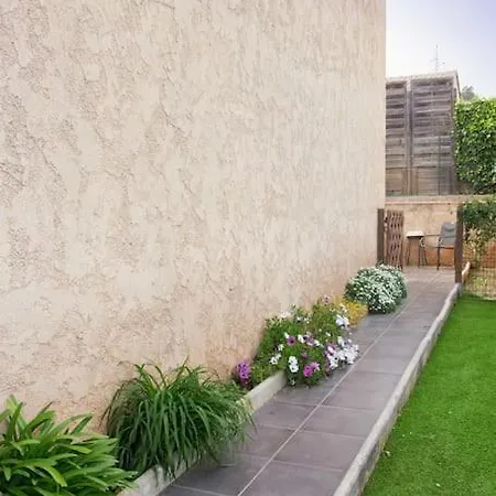 Daire En Rez De Jardin Et Terrasse Dans Hyères