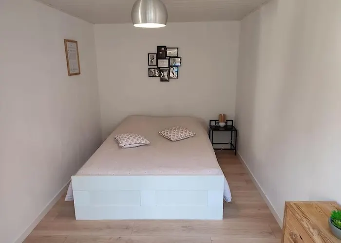 En Rez De Jardin Et Terrasse Dans Hyères