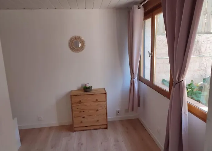 En Rez De Jardin Et Terrasse Dans Διαμέρισμα