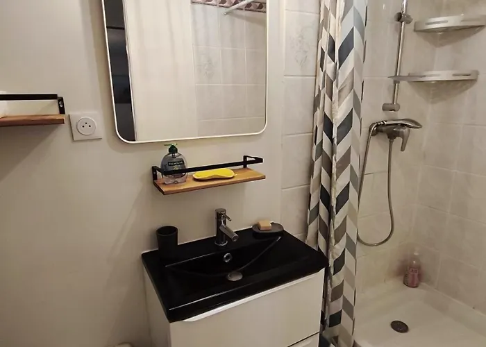 En Rez De Jardin Et Terrasse Dans Lejlighed Hyères